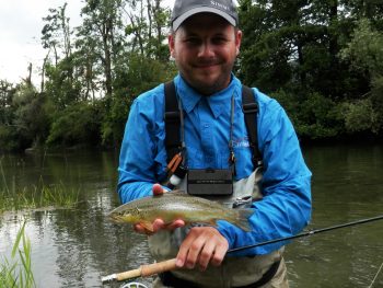 Gregor Kriznik beim Fliegenfischen in Slowenien