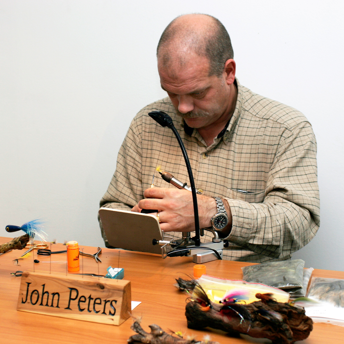 Fliegenbinder John Peters