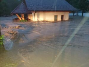 So hoch stand das Wasser am Fischerclub Ljubno an der Savinja in Slowenien.