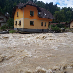 Ortschaften und ganze Landstriche wurden überflutet.