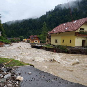Vom-Wasser-weggeschwemmte-Strassen-Wege-Savinja-Slowenien